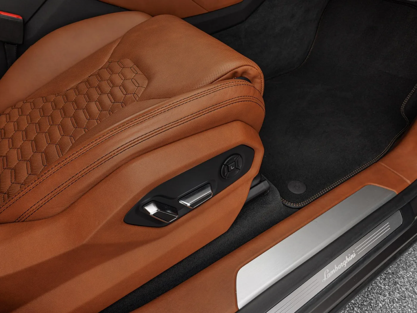 2022 Lamborghini Urus verkauft von einem Fachhändler in Böblingen, Deutschland, Foto 14 von 15