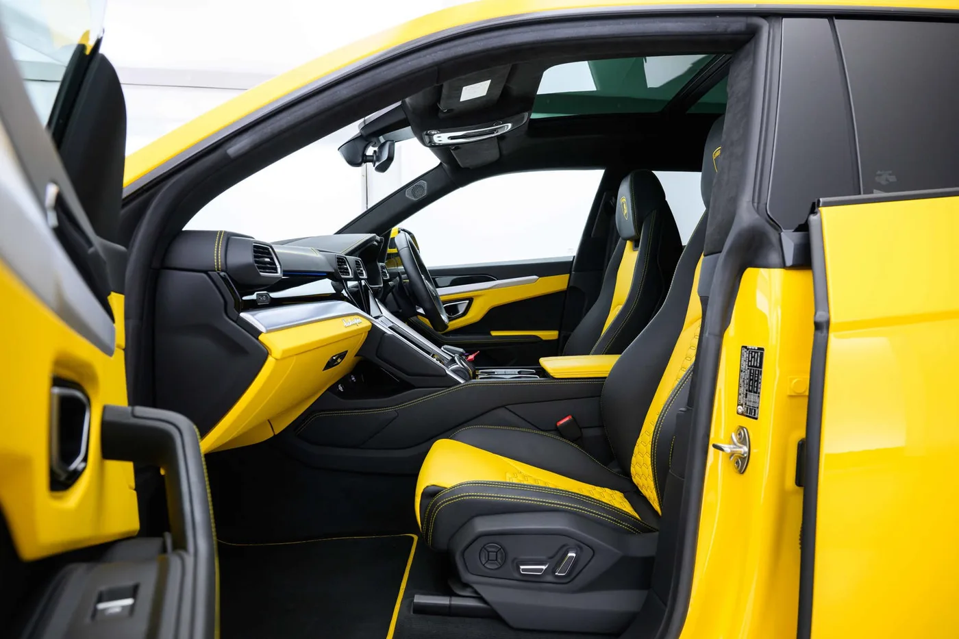 2022 Lamborghini Urus angeboten von einer Vertragshändlergruppe in Hatfield, Vereinigtes Königreich, Foto 6 von 20