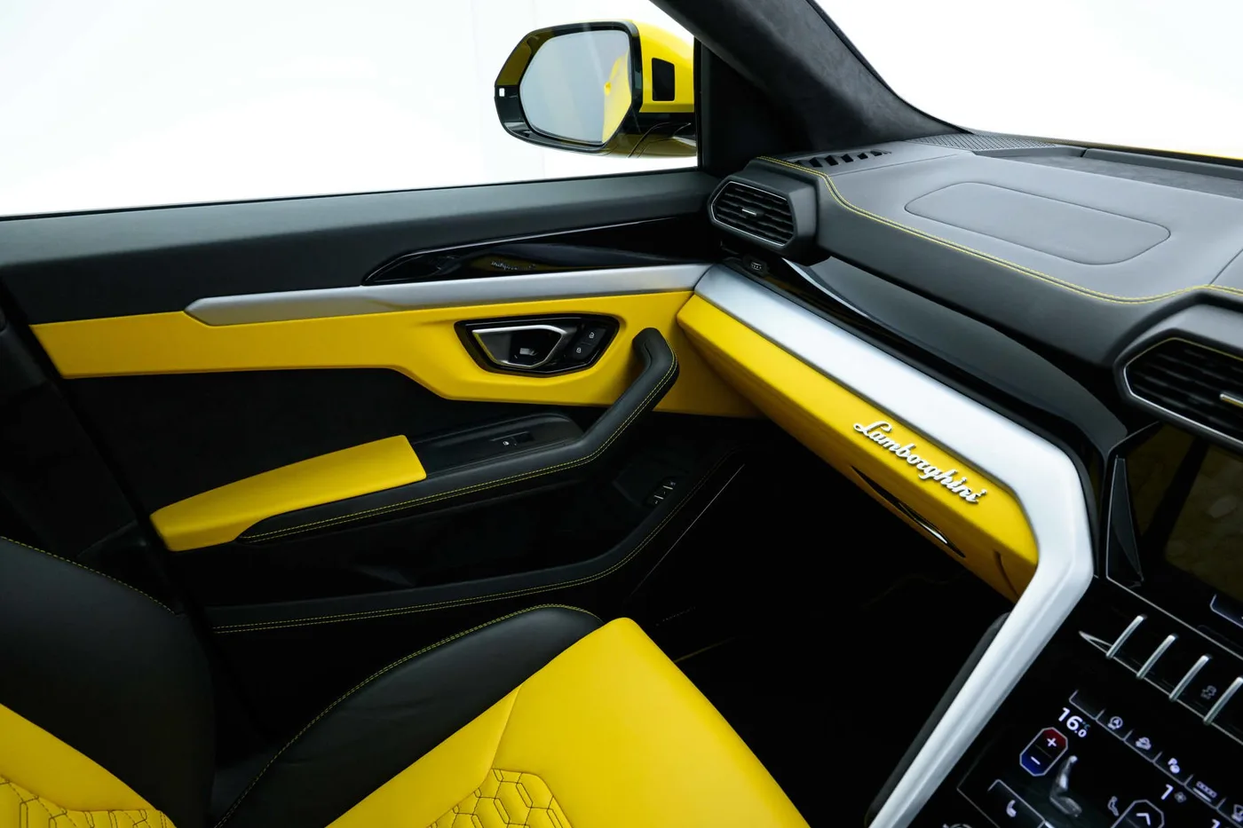 2022 Lamborghini Urus angeboten von einer Vertragshändlergruppe in Hatfield, Vereinigtes Königreich, Foto 12 von 20