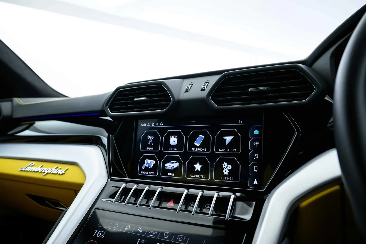 2022 Lamborghini Urus angeboten von einer Vertragshändlergruppe in Hatfield, Vereinigtes Königreich, Foto 14 von 20