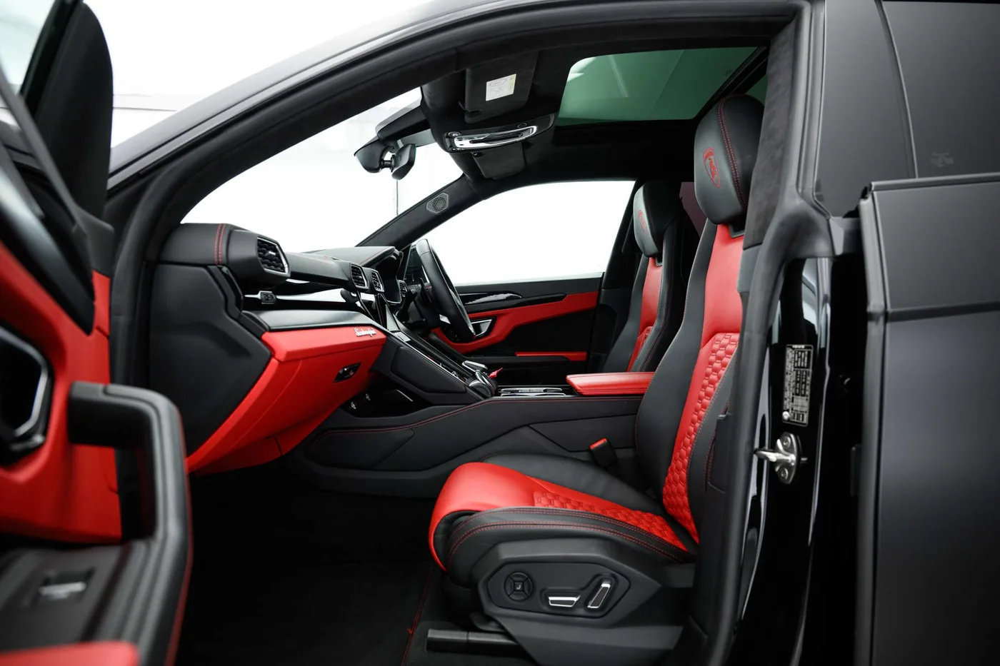 2022 Lamborghini Urus angeboten von einer Vertragshändlergruppe in Hatfield, Vereinigtes Königreich, Foto 6 von 20