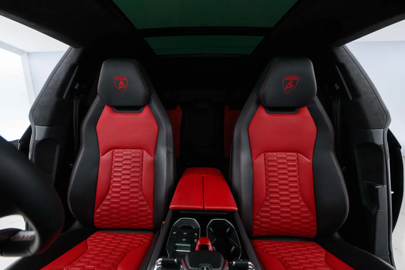 2022 Lamborghini Urus angeboten von einer Vertragshändlergruppe in Hatfield, Vereinigtes Königreich, Foto 7 von 20