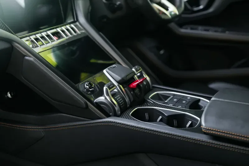 2022 Lamborghini Urus, 18/20