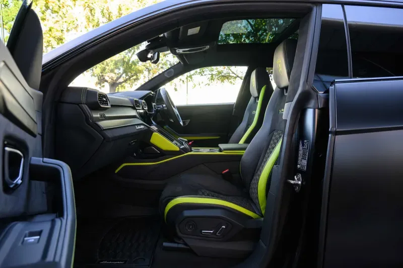 2022 Lamborghini Urus, 6/20