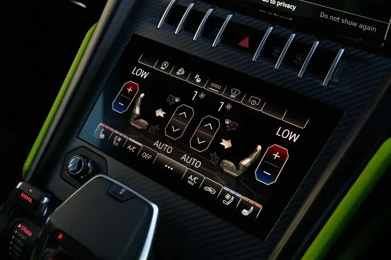2022 Lamborghini Urus, 10/20