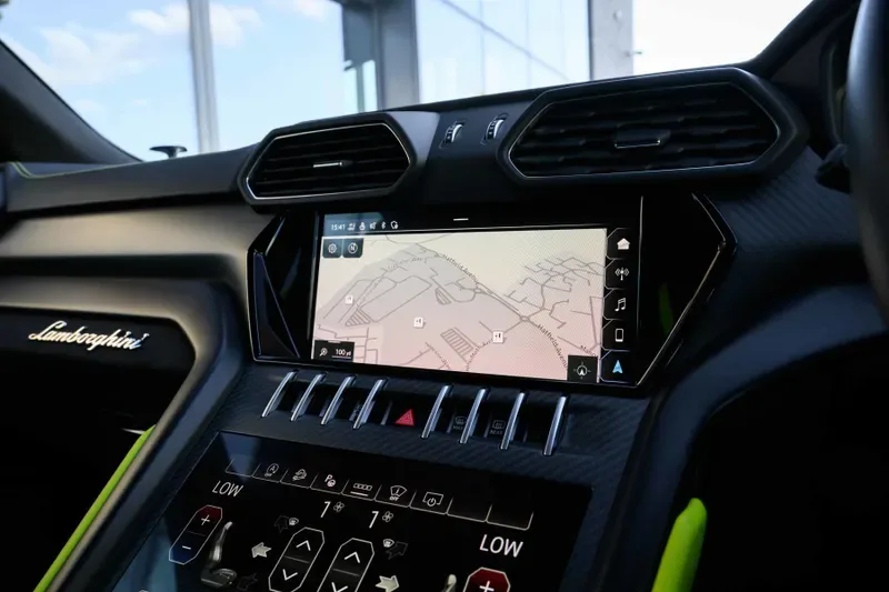 2022 Lamborghini Urus, 12/20