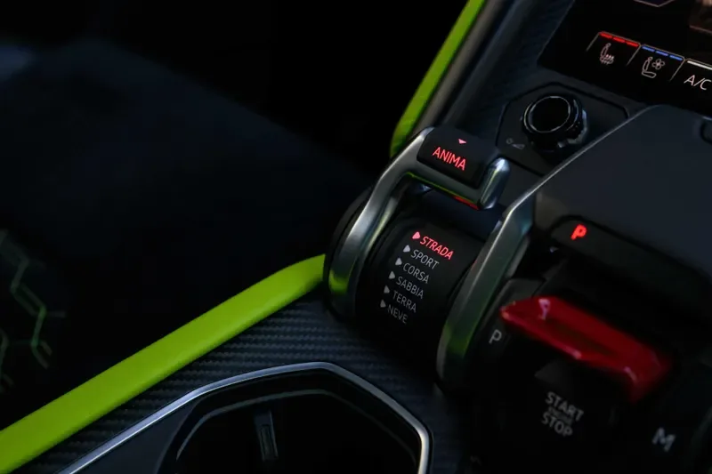 2022 Lamborghini Urus, 14/20