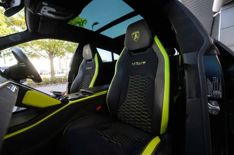 2022 Lamborghini Urus, 18/20