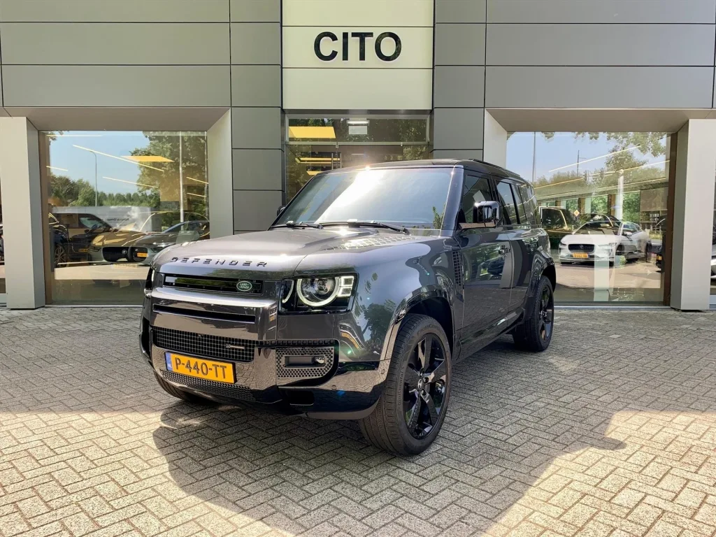 2022 Land Rover Defender 110 proposée par un concessionnaire spécialisé à Eindhoven, Pays-Bas, photo principale