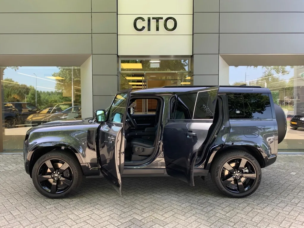 2022 Land Rover Defender 110 P400e X-Dynamic HSE, 3/30