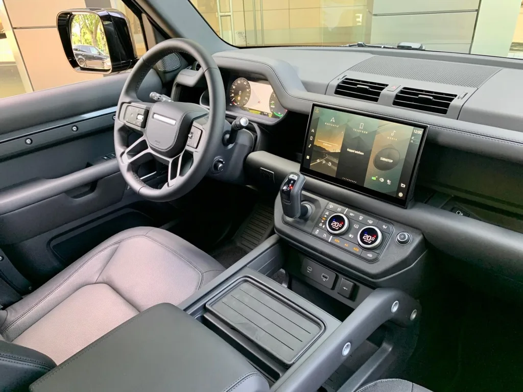 2022 Land Rover Defender 110 P400e X-Dynamic HSE, 5/30