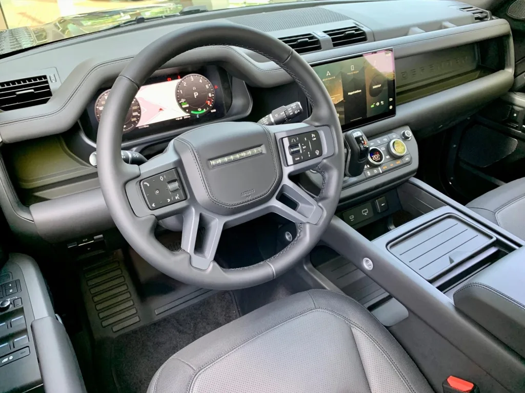 2022 Land Rover Defender 110 P400e X-Dynamic HSE, 7/30