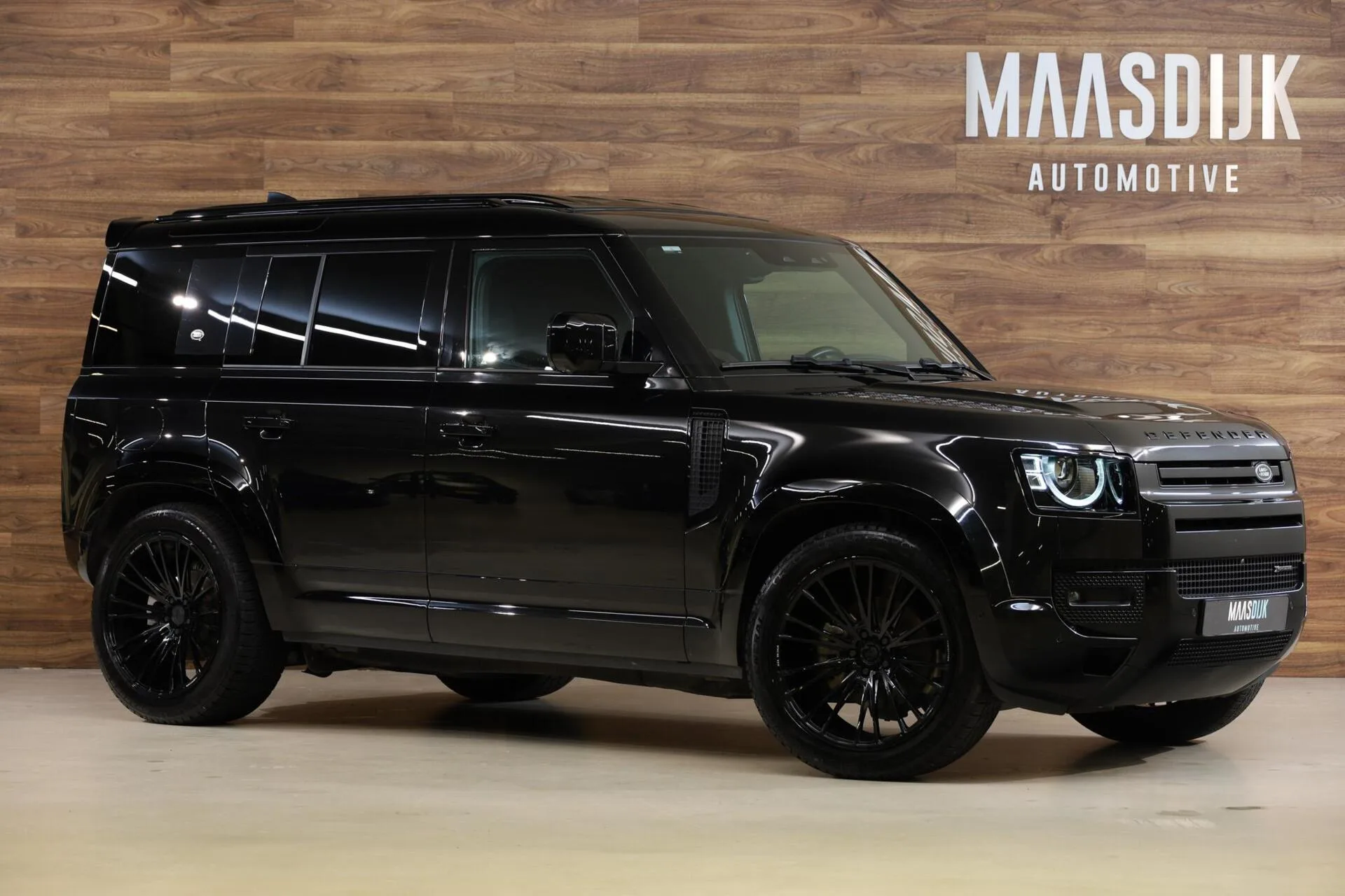 2022 Land Rover Defender 110 D250 X-Dynamic S, 4/29