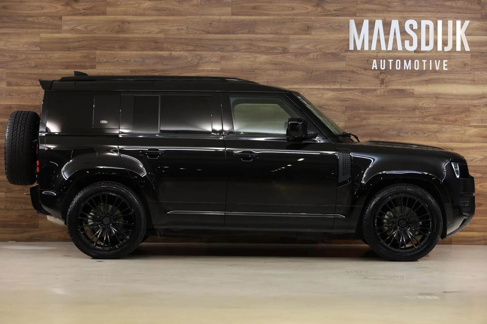 2022 Land Rover Defender 110 D250 X-Dynamic S, 5/29