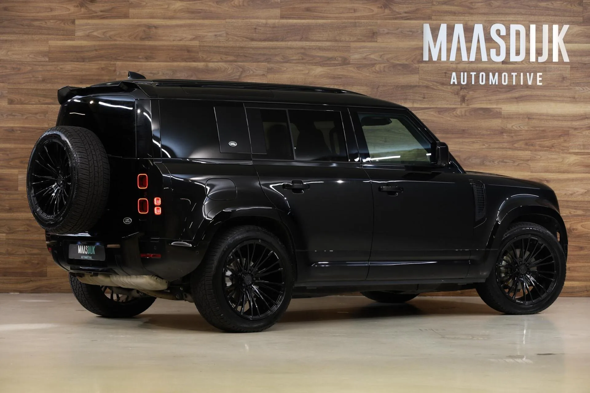 2022 Land Rover Defender 110 D250 X-Dynamic S, 7/29