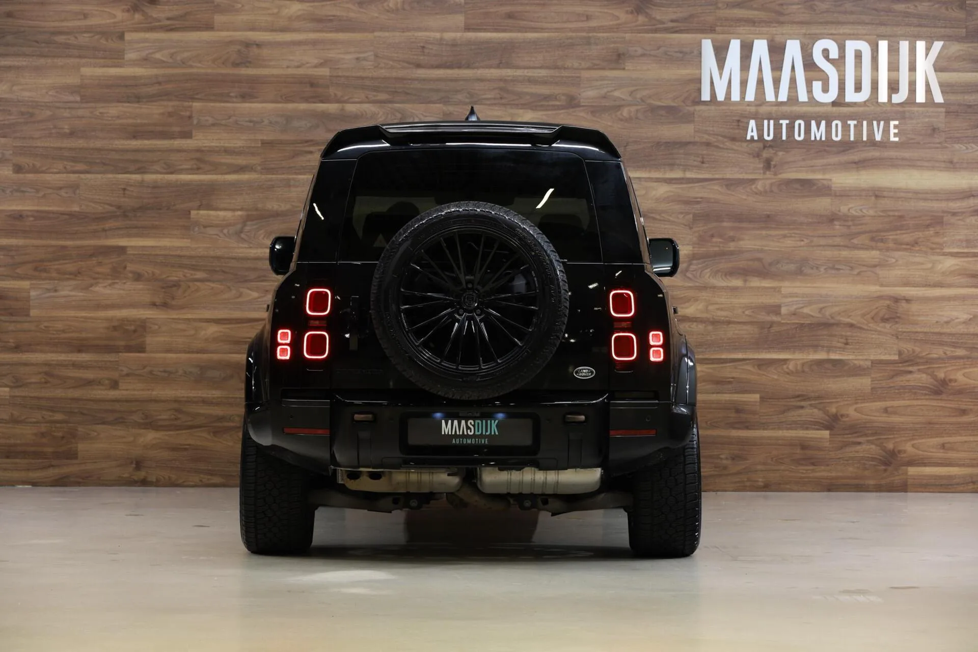 2022 Land Rover Defender 110 D250 X-Dynamic S, 8/29