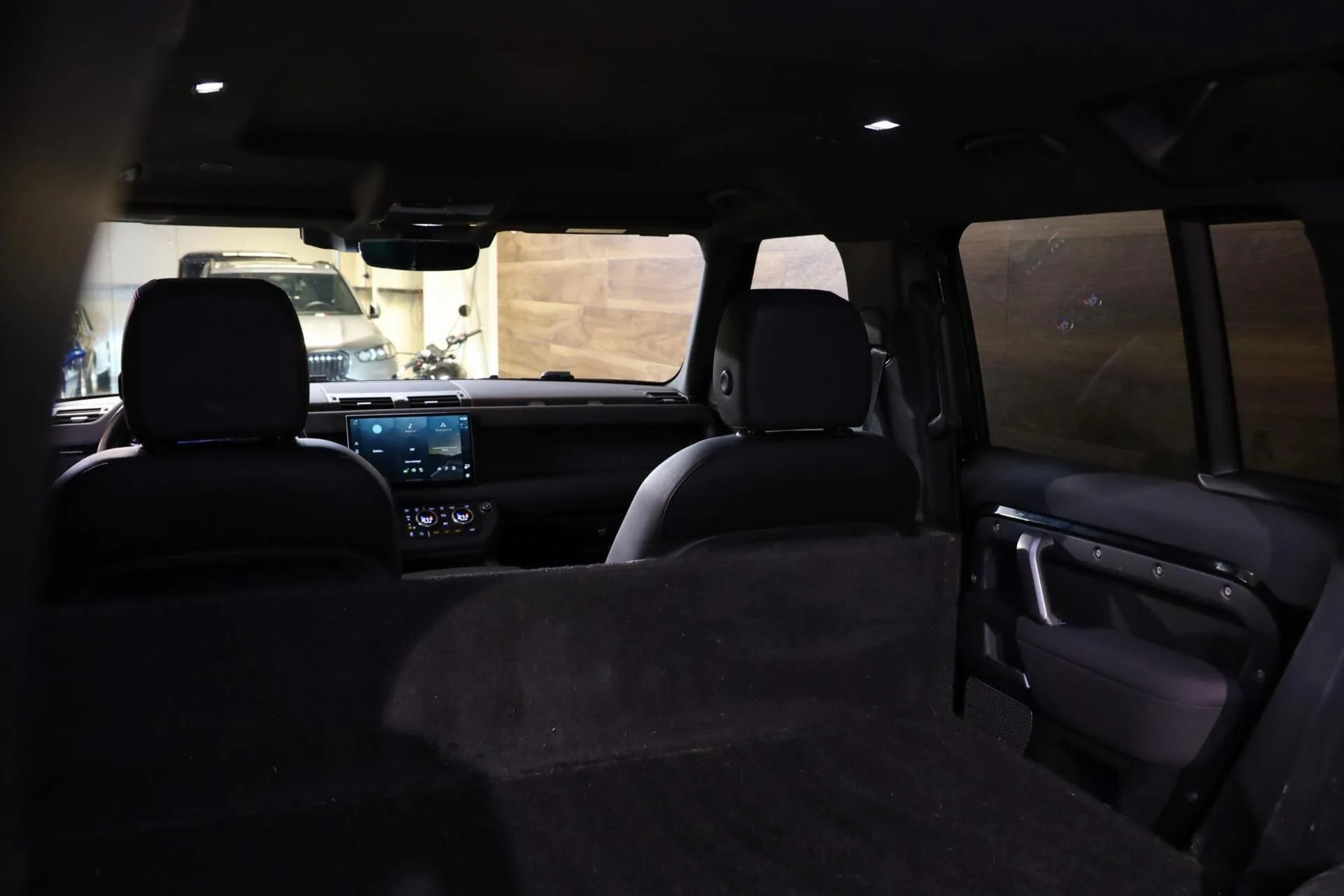 2022 Land Rover Defender 110 D250 X-Dynamic S, 9/29