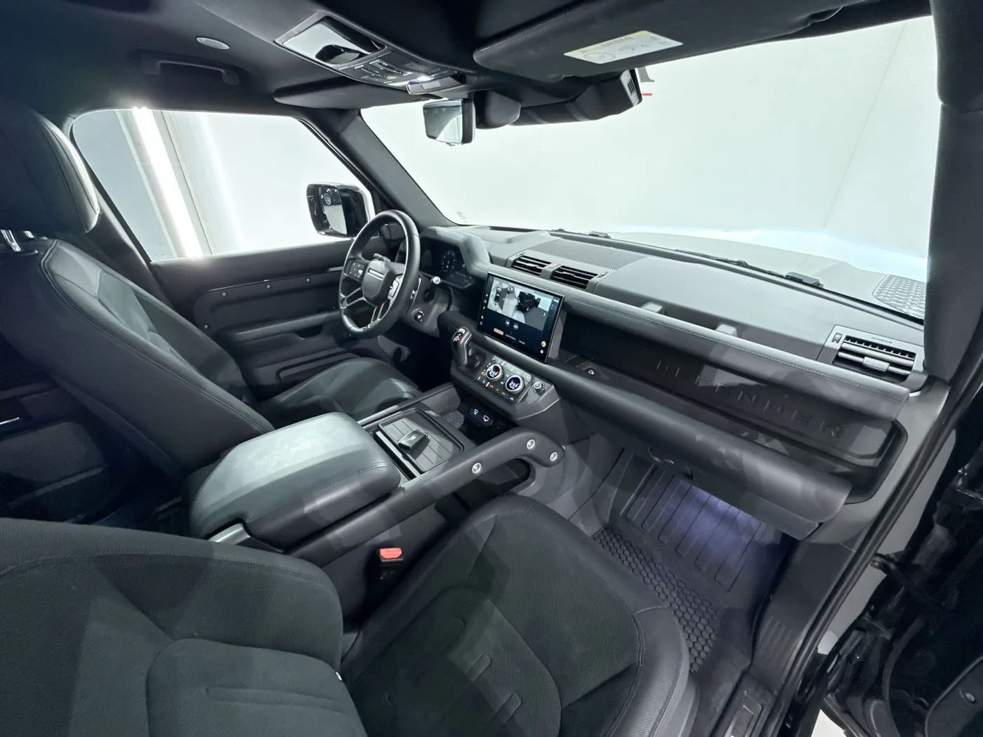 2022 Land Rover Defender 110 V8 angeboten von einem Supersportwagenhändler in Zibido San Giacomo, Italien, Foto 11 von 19