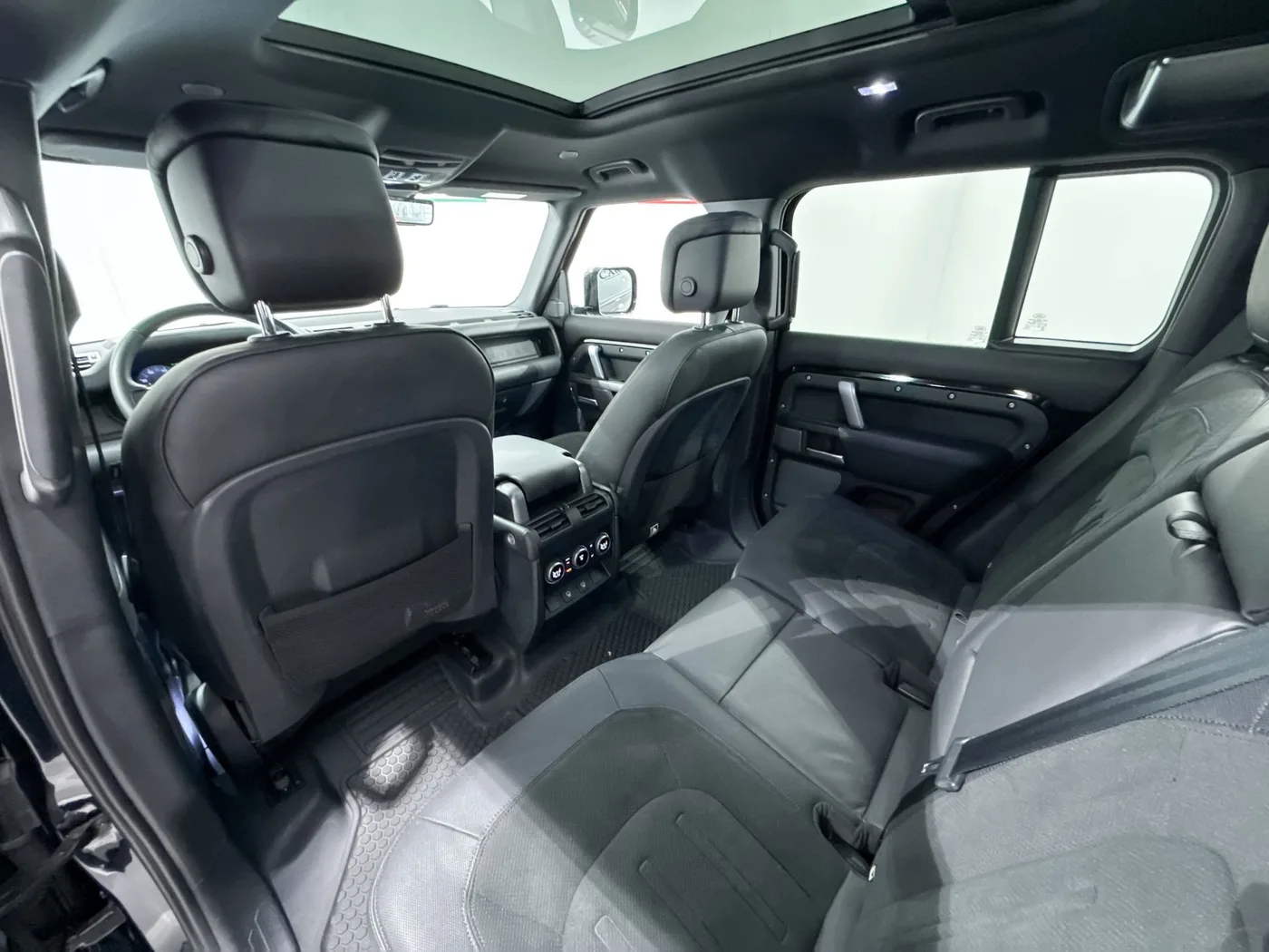 2022 Land Rover Defender 110 V8 angeboten von einem Supersportwagenhändler in Zibido San Giacomo, Italien, Foto 15 von 19