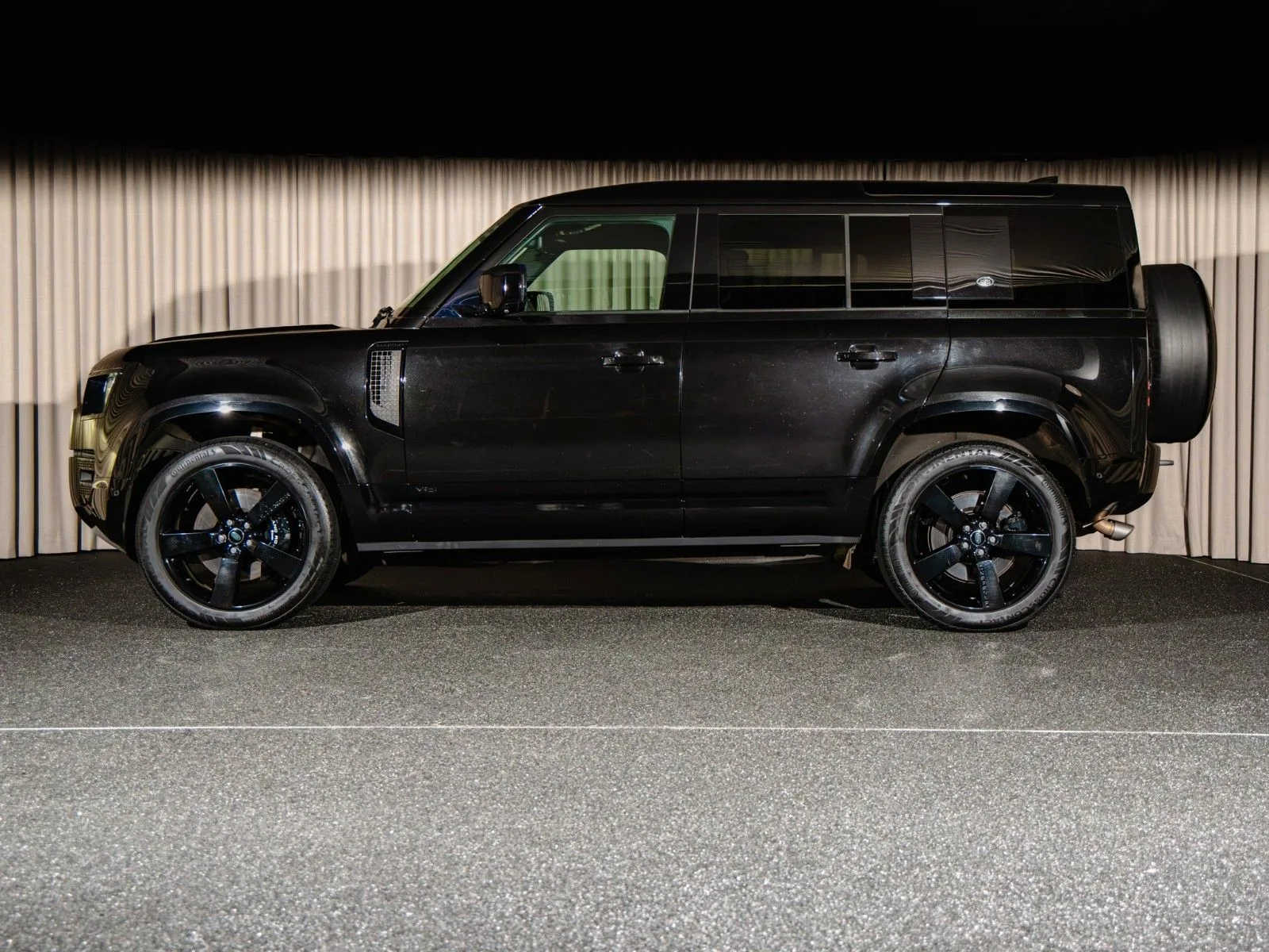 2022 Land Rover Defender 110 V8, 2/21