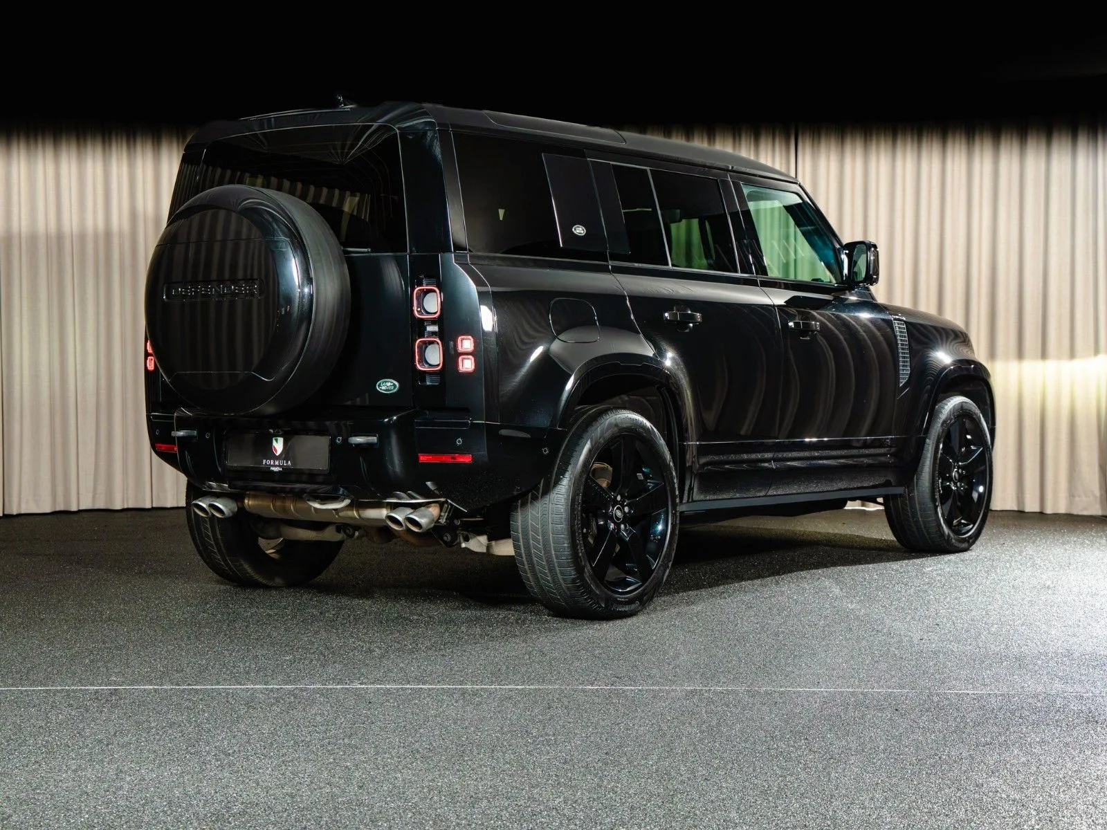 2022 Land Rover Defender 110 V8, 3/21