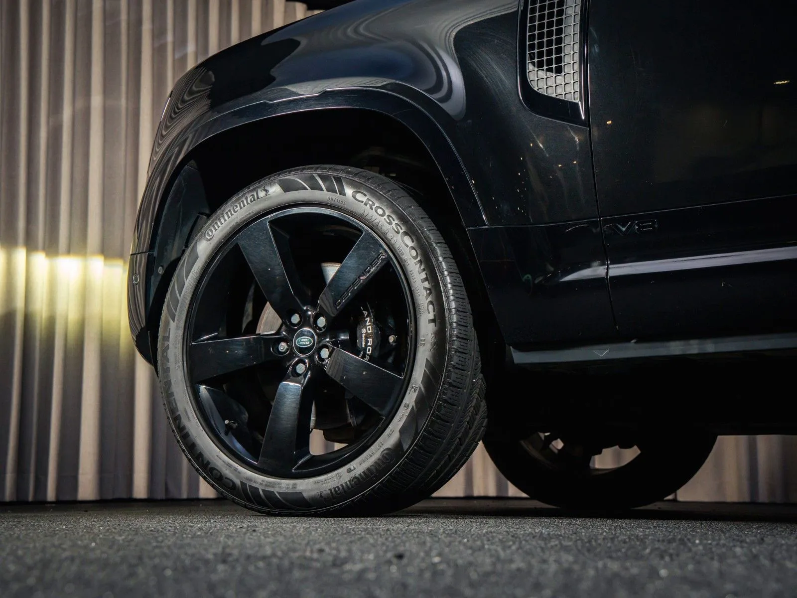 2022 Land Rover Defender 110 V8, 4/21