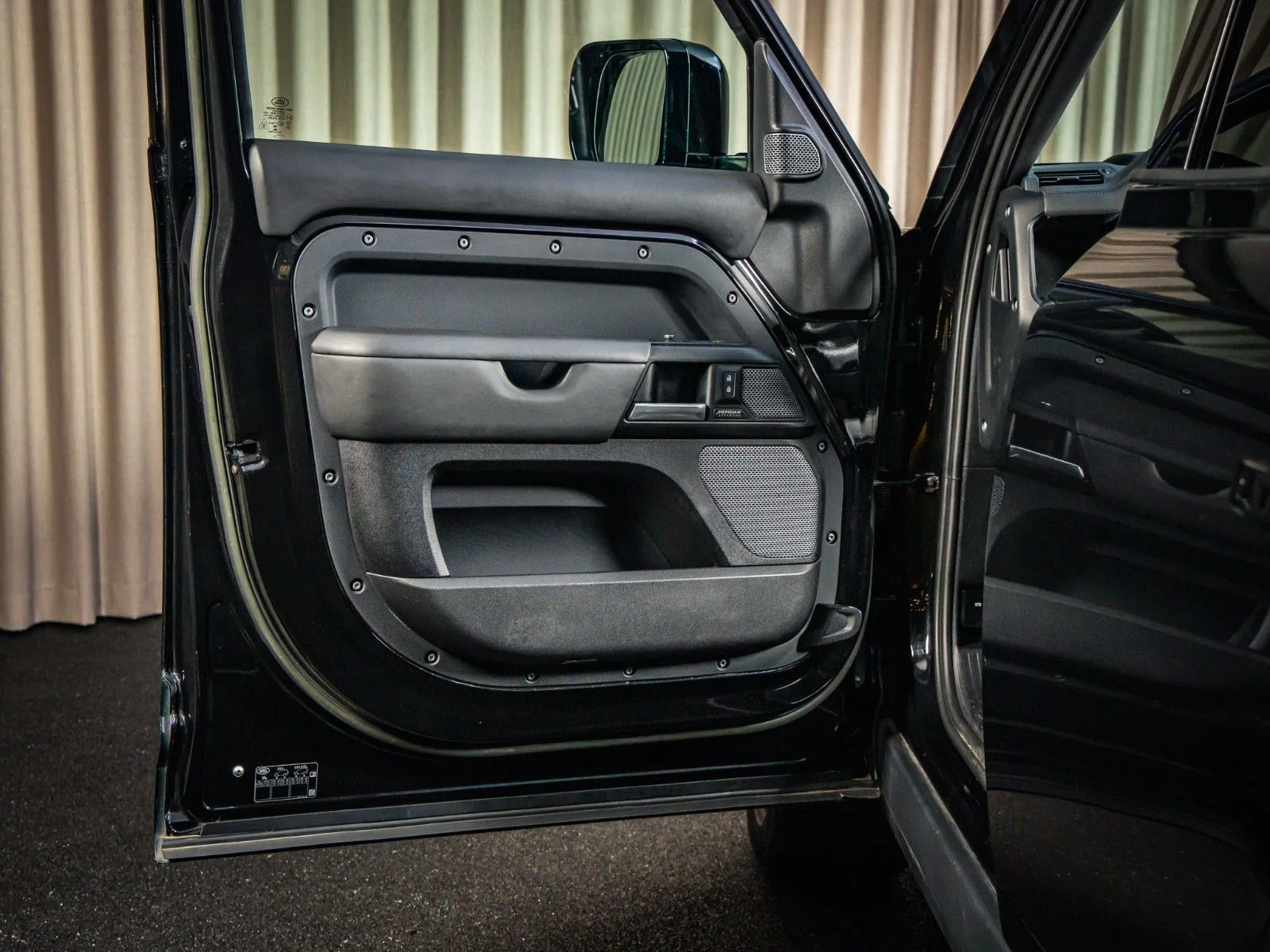 2022 Land Rover Defender 110 V8, 12/21