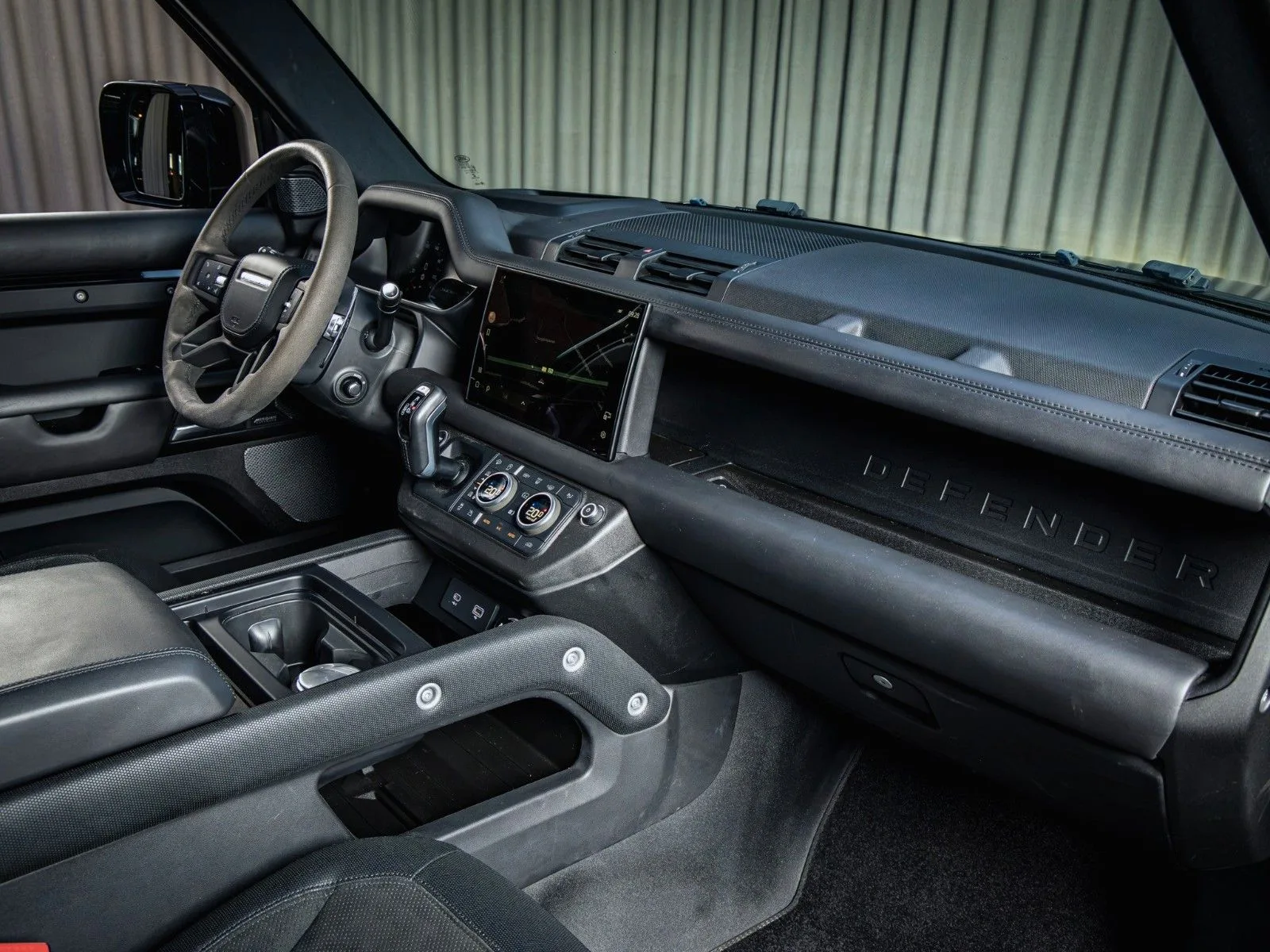 2022 Land Rover Defender 110 V8, 16/21