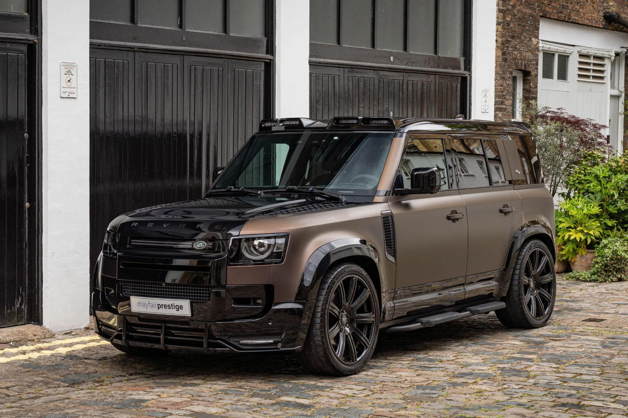 2022 Land Rover Defender 110 V8 Carpathian Edition, 2/30