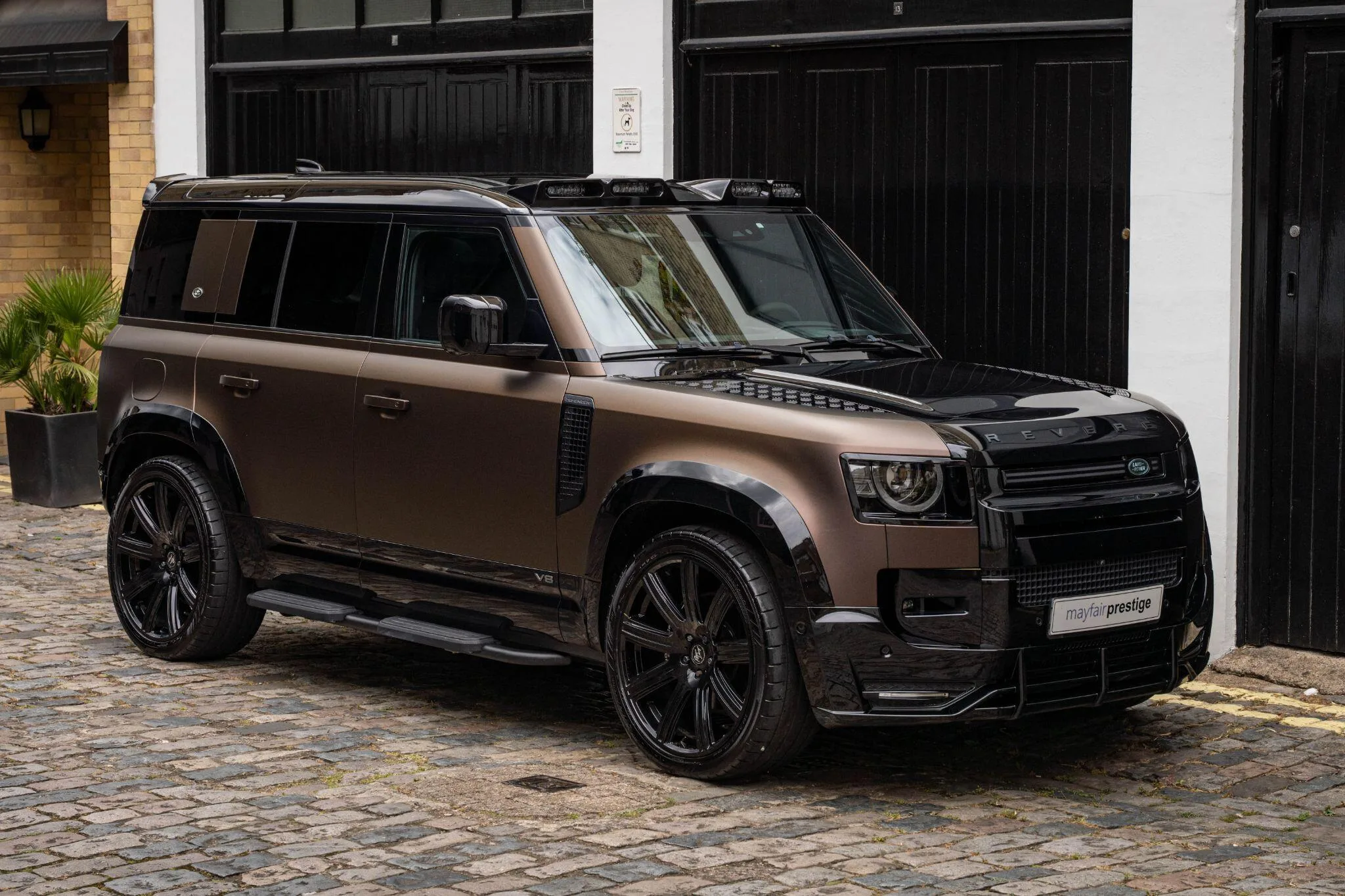 2022 Land Rover Defender 110 V8 Carpathian Edition, 3/30