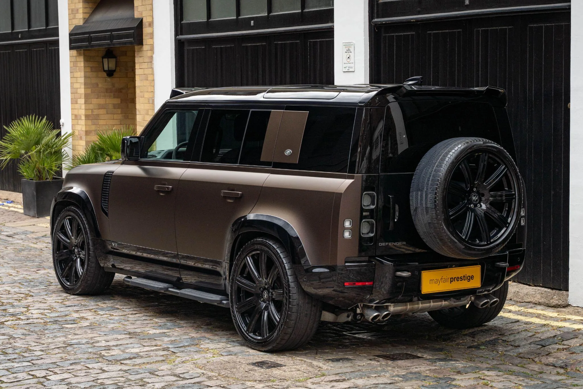 2022 Land Rover Defender 110 V8 Carpathian Edition, 5/30