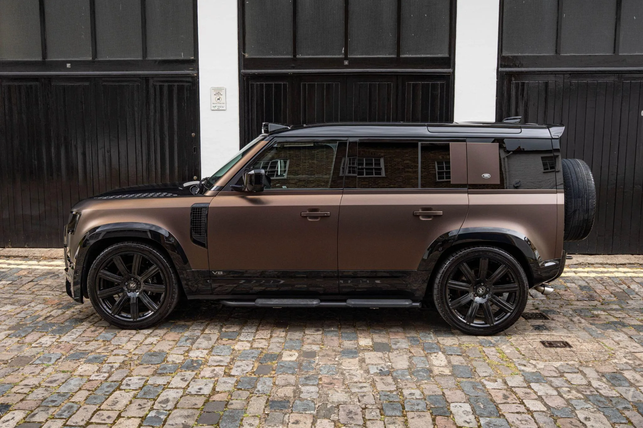 2022 Land Rover Defender 110 V8 Carpathian Edition, 11/30