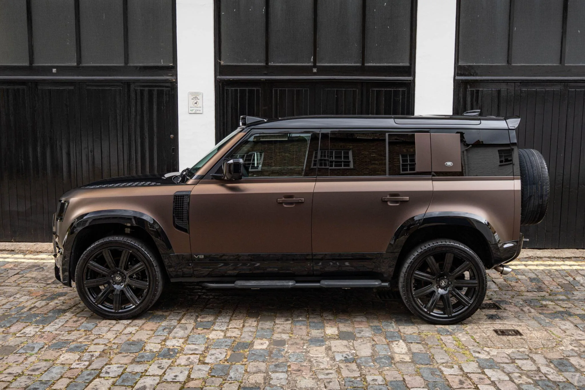 2022 Land Rover Defender 110 V8 Carpathian Edition, 12/30