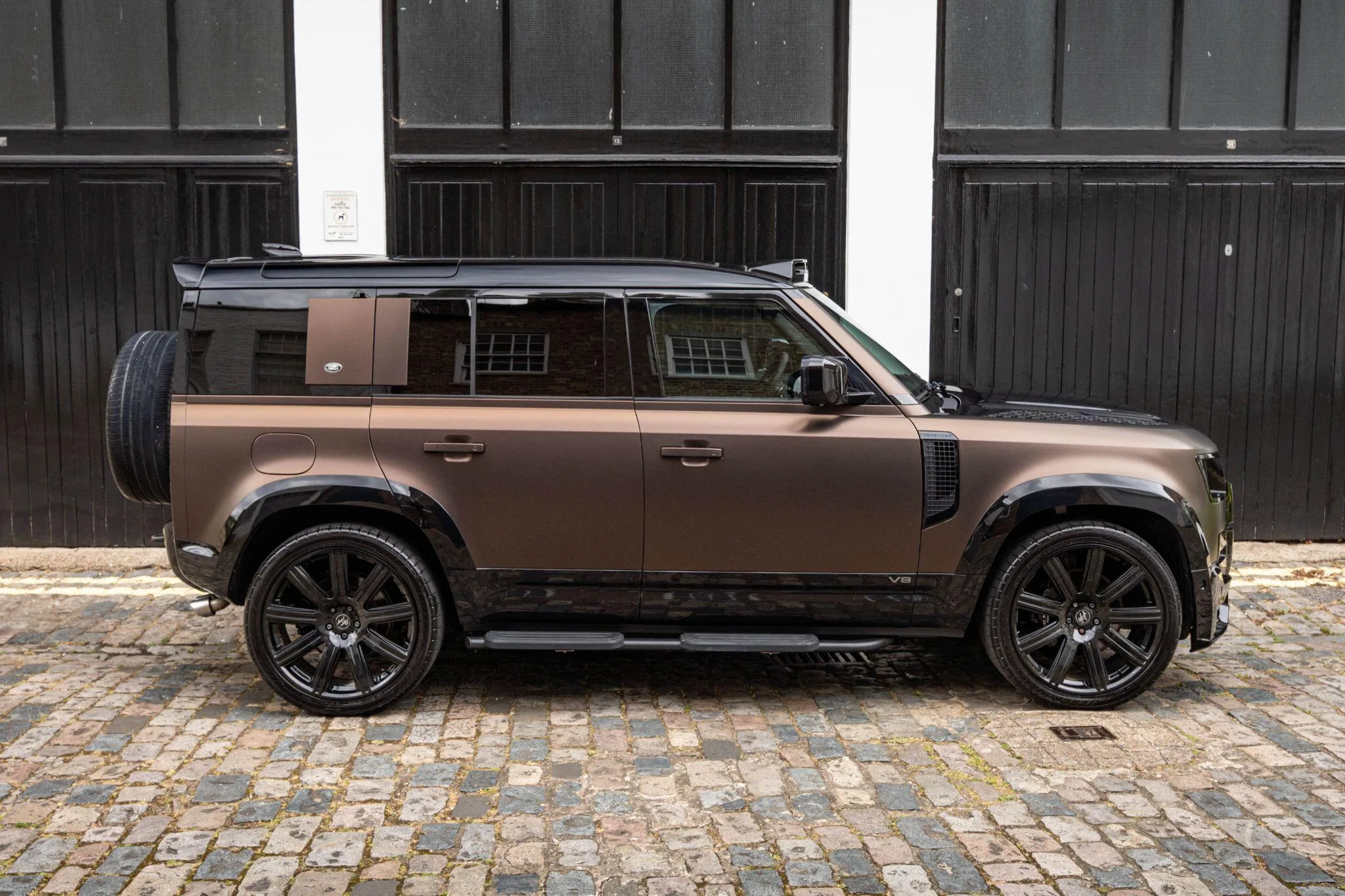 2022 Land Rover Defender 110 V8 Carpathian Edition, 17/30