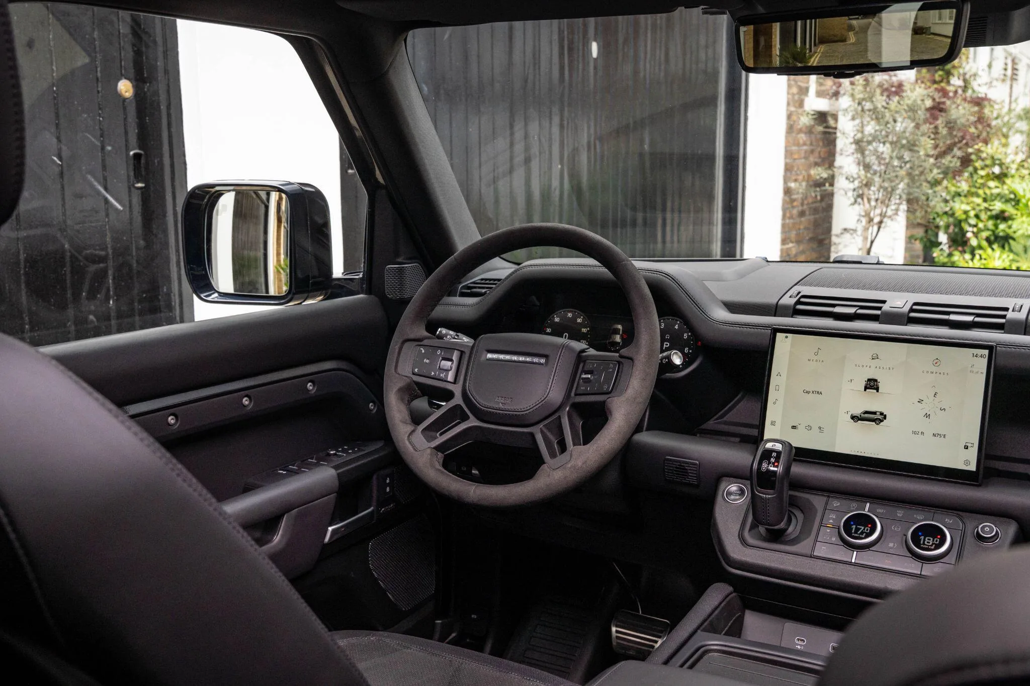 2022 Land Rover Defender 110 V8 Carpathian Edition, 23/30