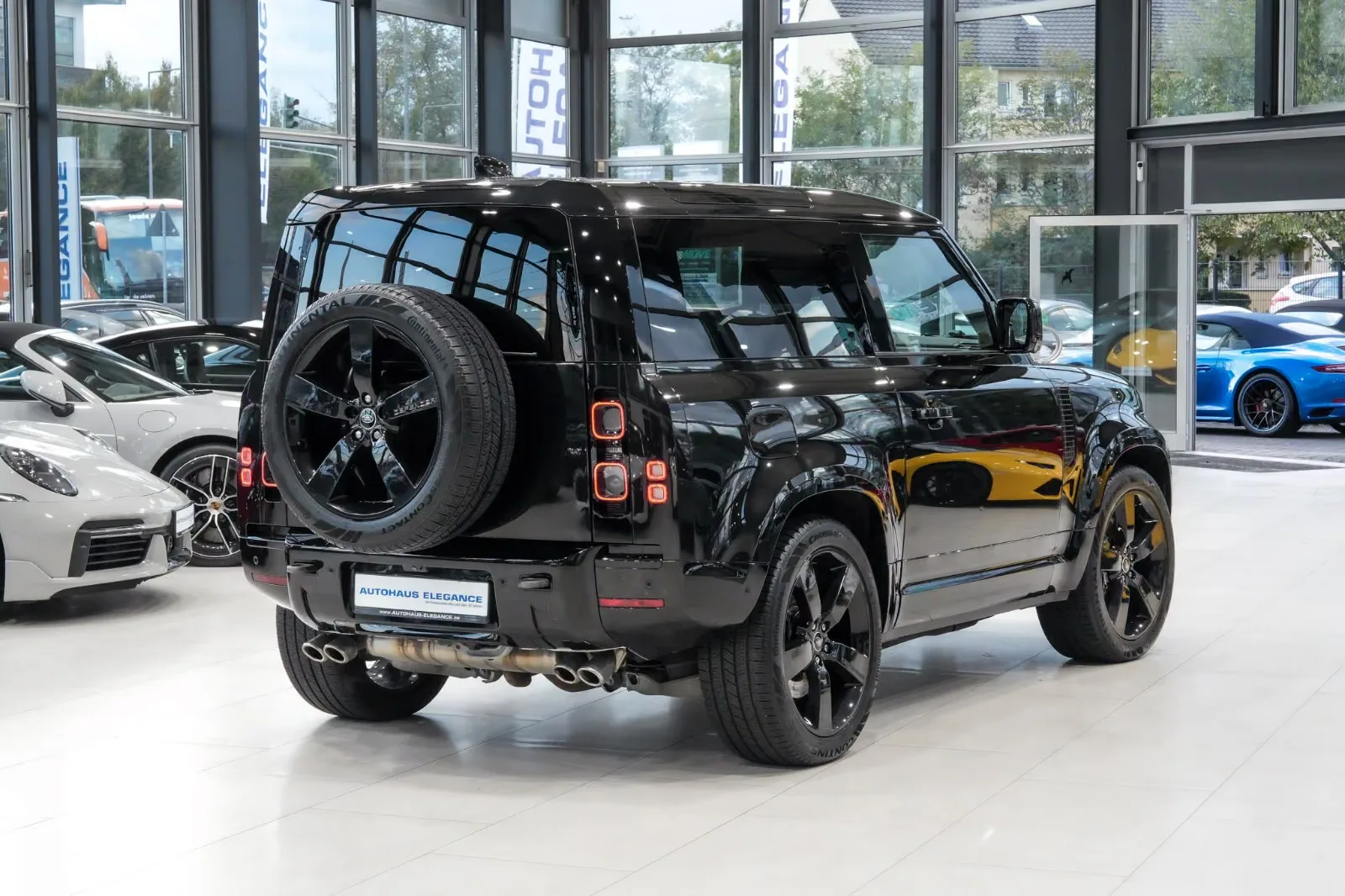 2022 Land Rover Defender 90 V8, 2/30