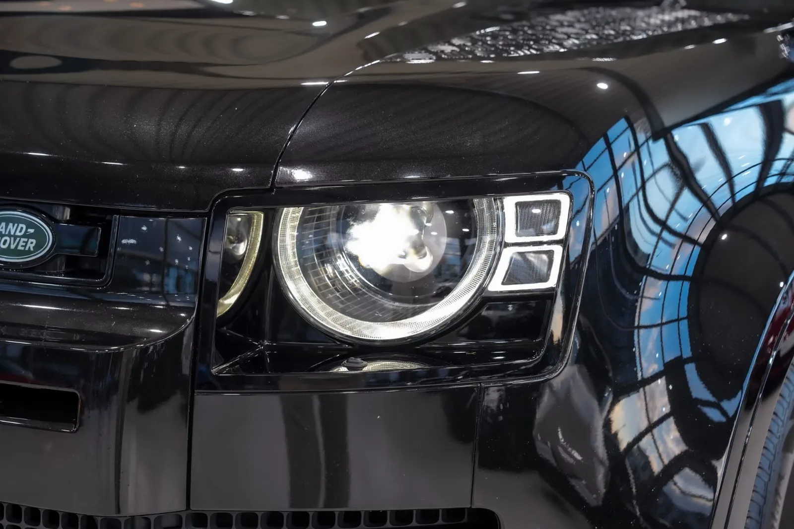 2022 Land Rover Defender 90 V8, 11/30