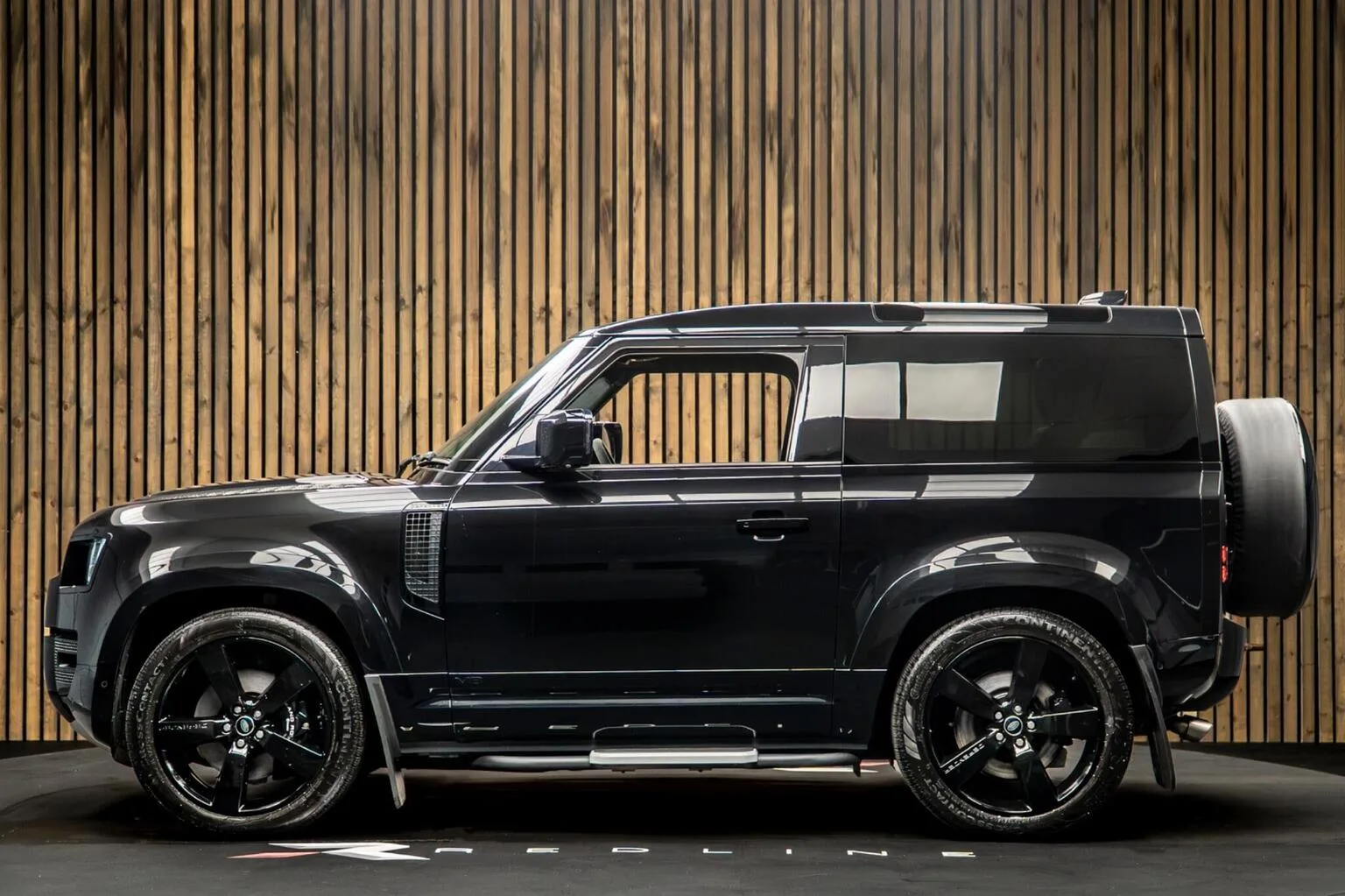 2022 Land Rover Defender 90 V8, 7/30