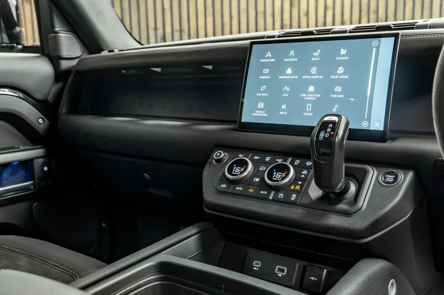 2022 Land Rover Defender 90 V8, 25/30