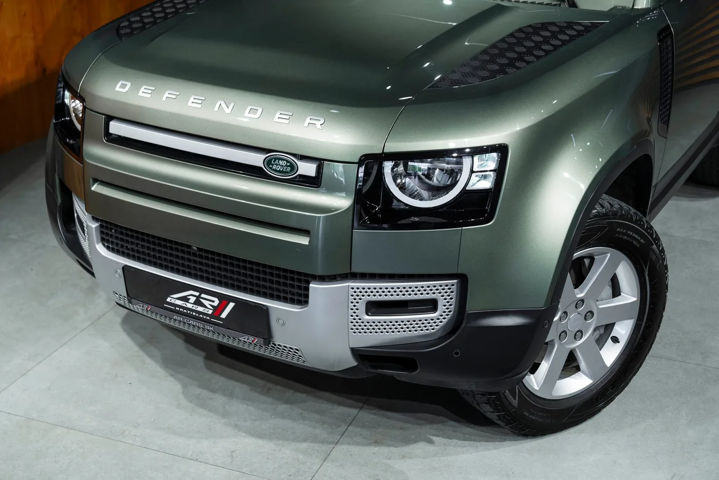 2022 Land Rover Defender offered by a specialist dealer in Bratislava, Slovakia, photo 3 of 19