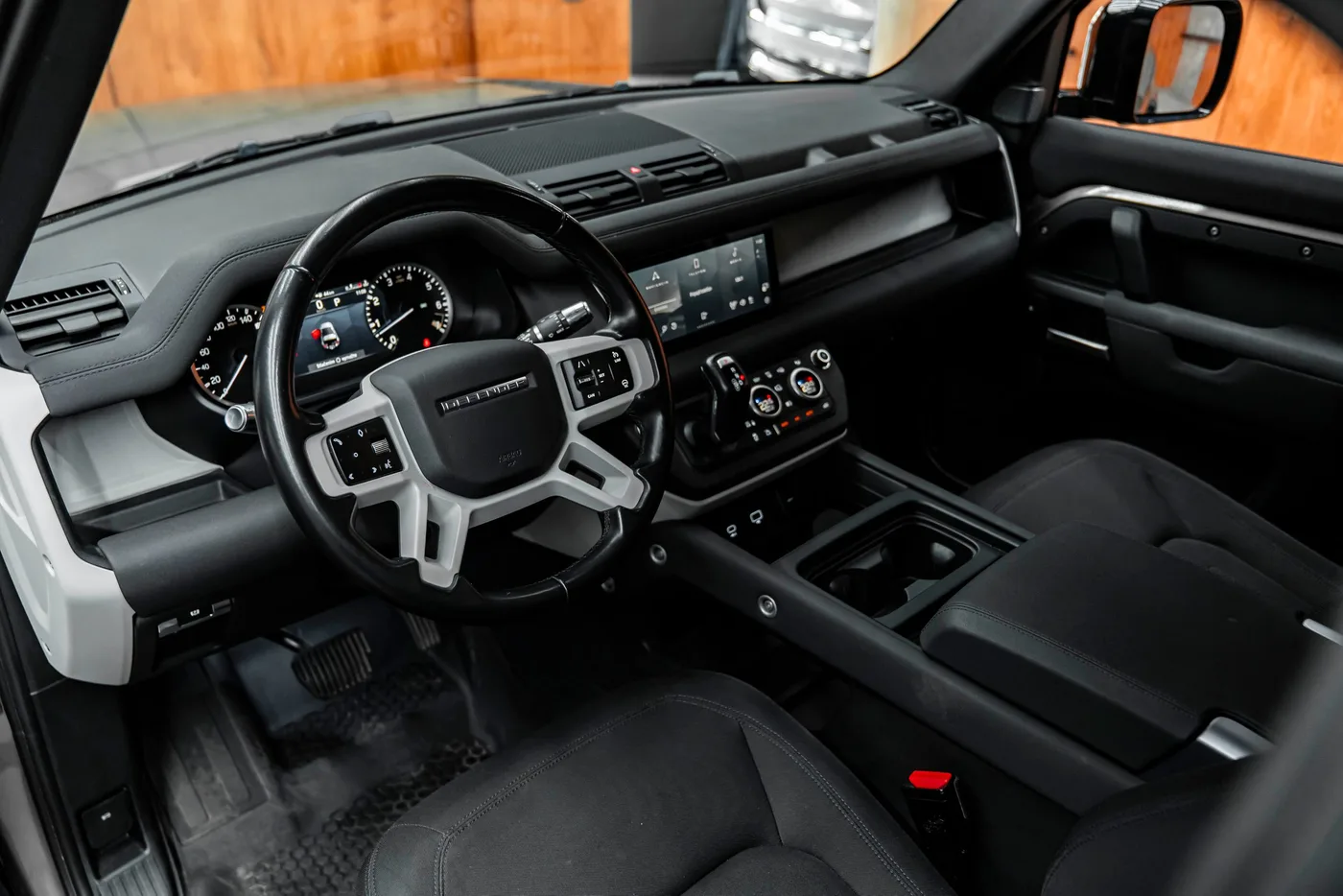 2022 Land Rover Defender offered by a specialist dealer in Bratislava, Slovakia, photo 7 of 19