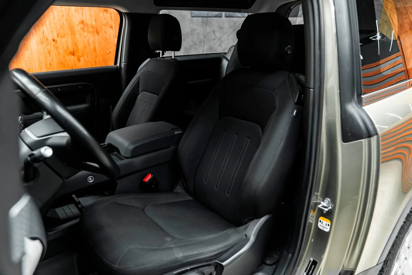 2022 Land Rover Defender offered by a specialist dealer in Bratislava, Slovakia, photo 8 of 19