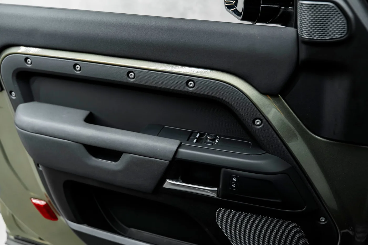 2022 Land Rover Defender offered by a specialist dealer in Bratislava, Slovakia, photo 15 of 19