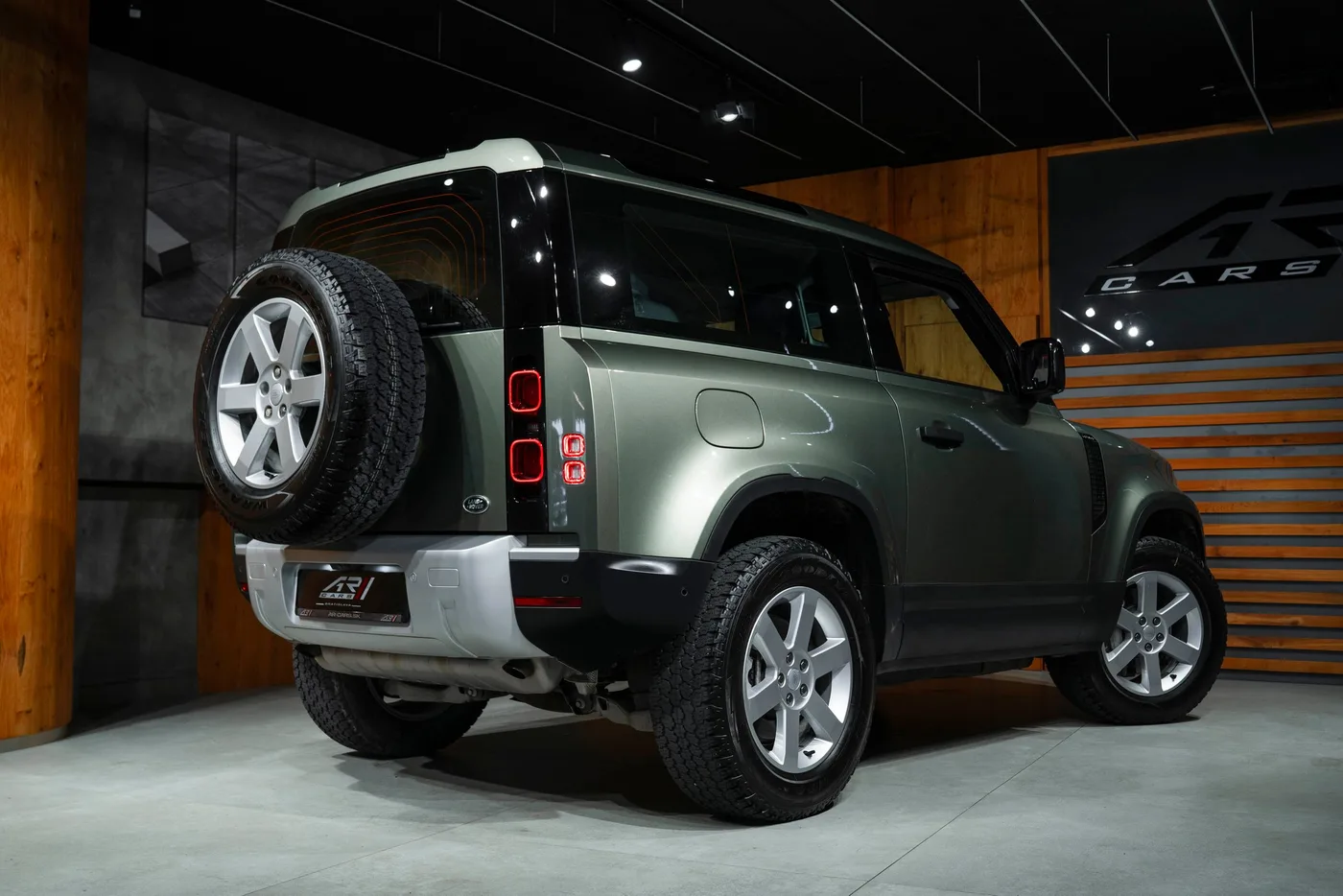 2022 Land Rover Defender offered by a specialist dealer in Bratislava, Slovakia, photo 19 of 19