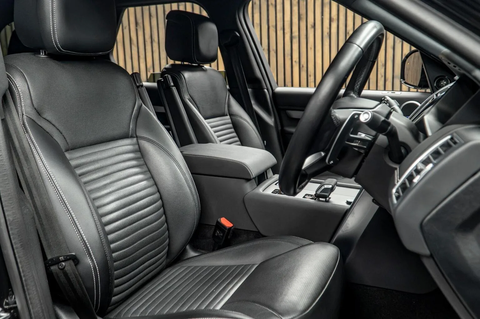 2022 Land Rover Discovery D300 R-Dynamic SE, 2/30
