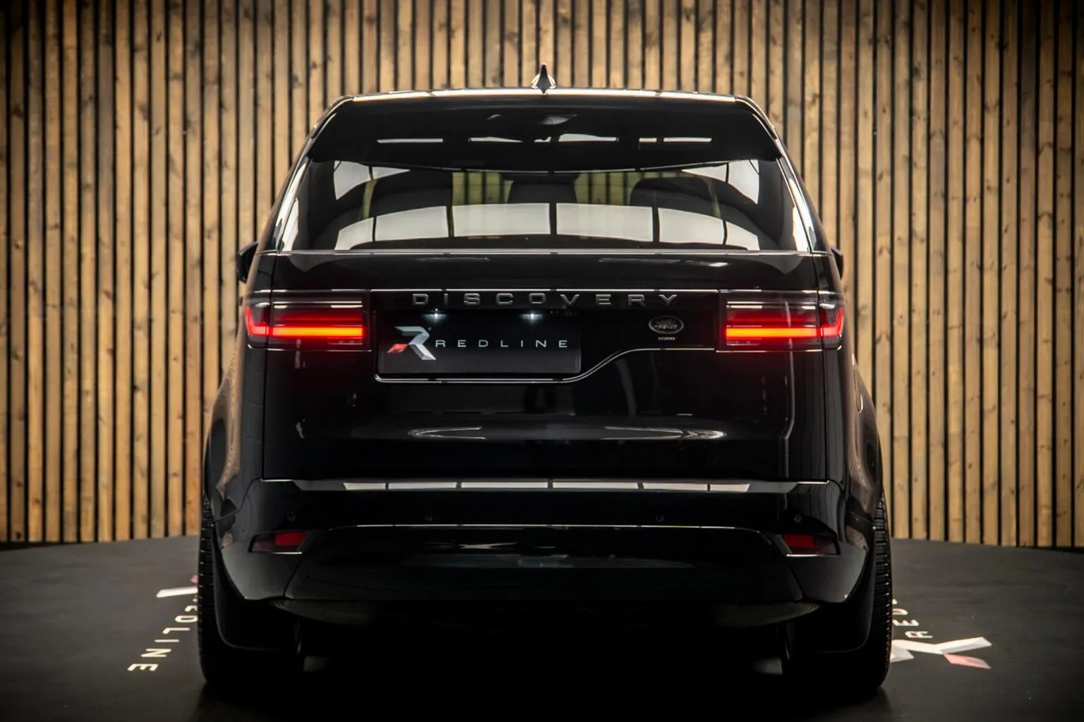 2022 Land Rover Discovery D300 R-Dynamic SE, 6/30