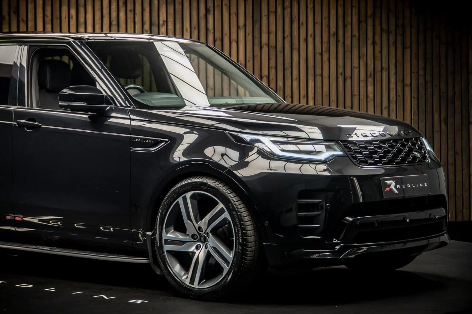 2022 Land Rover Discovery D300 R-Dynamic SE, 9/30