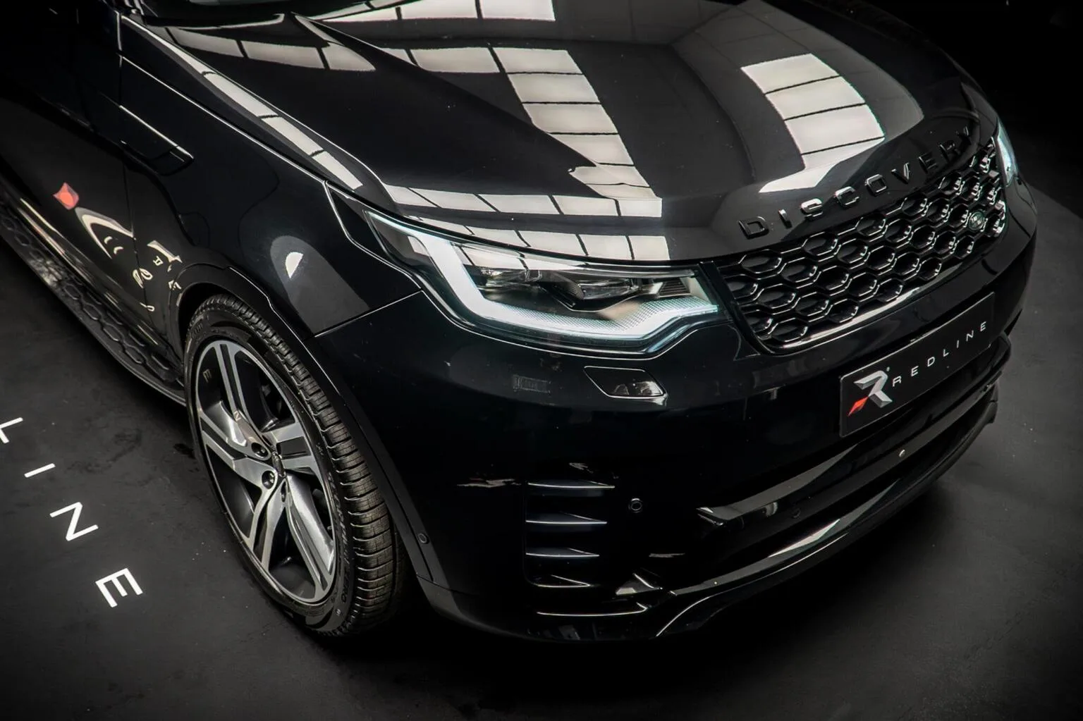 2022 Land Rover Discovery D300 R-Dynamic SE, 10/30