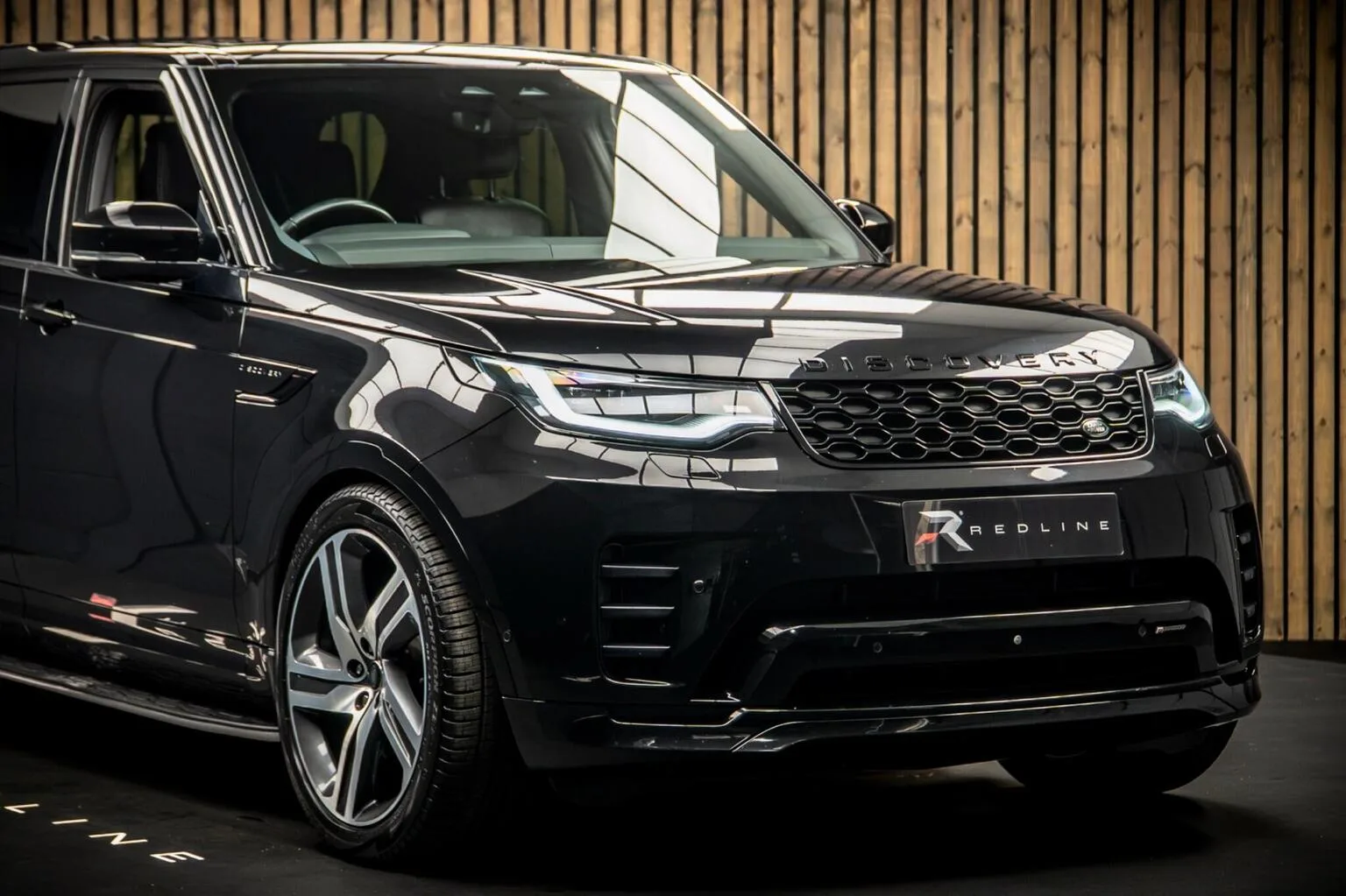 2022 Land Rover Discovery D300 R-Dynamic SE, 11/30