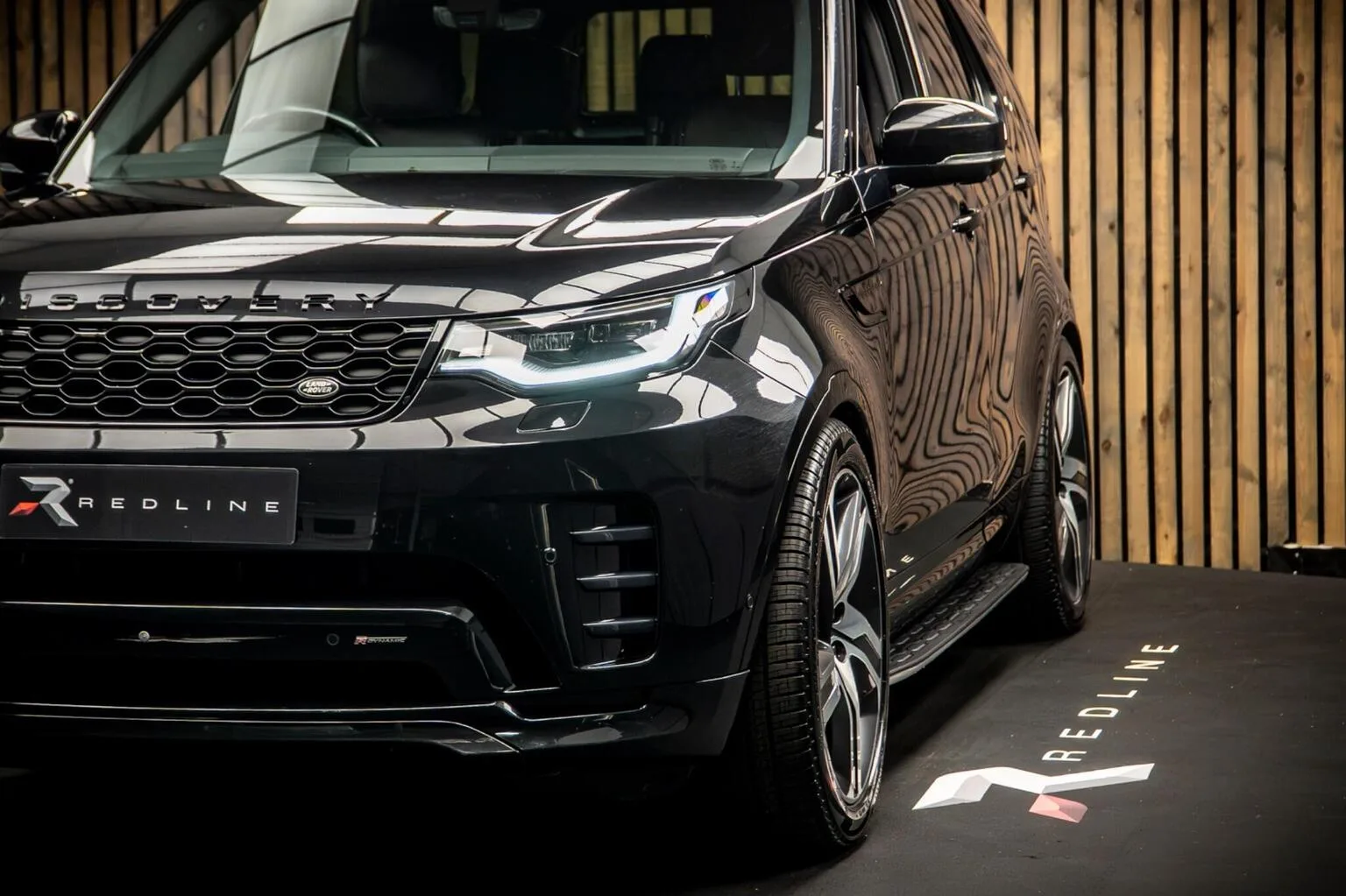 2022 Land Rover Discovery D300 R-Dynamic SE, 12/30